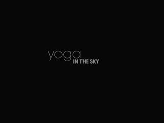 Elegant art yoga në the sky
