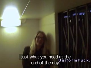 Policija uradnik jebe blondinke v elevator