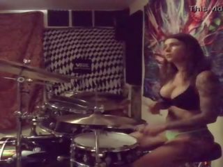 Felicity feline drums dalam beliau pakaian dalam wanita di rumah