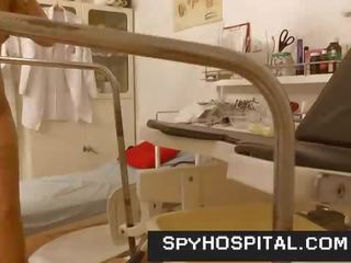Sıcak liseli yüksek kedi kavgası tugjob gitti için gynecologist gizli büyükbaba video