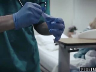 Čistý tabu perv profesor dává dospívající pacient vagína zkouška